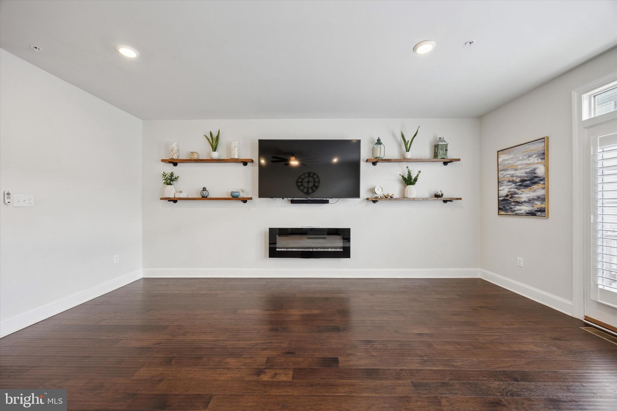 522 CLIFF LANE
