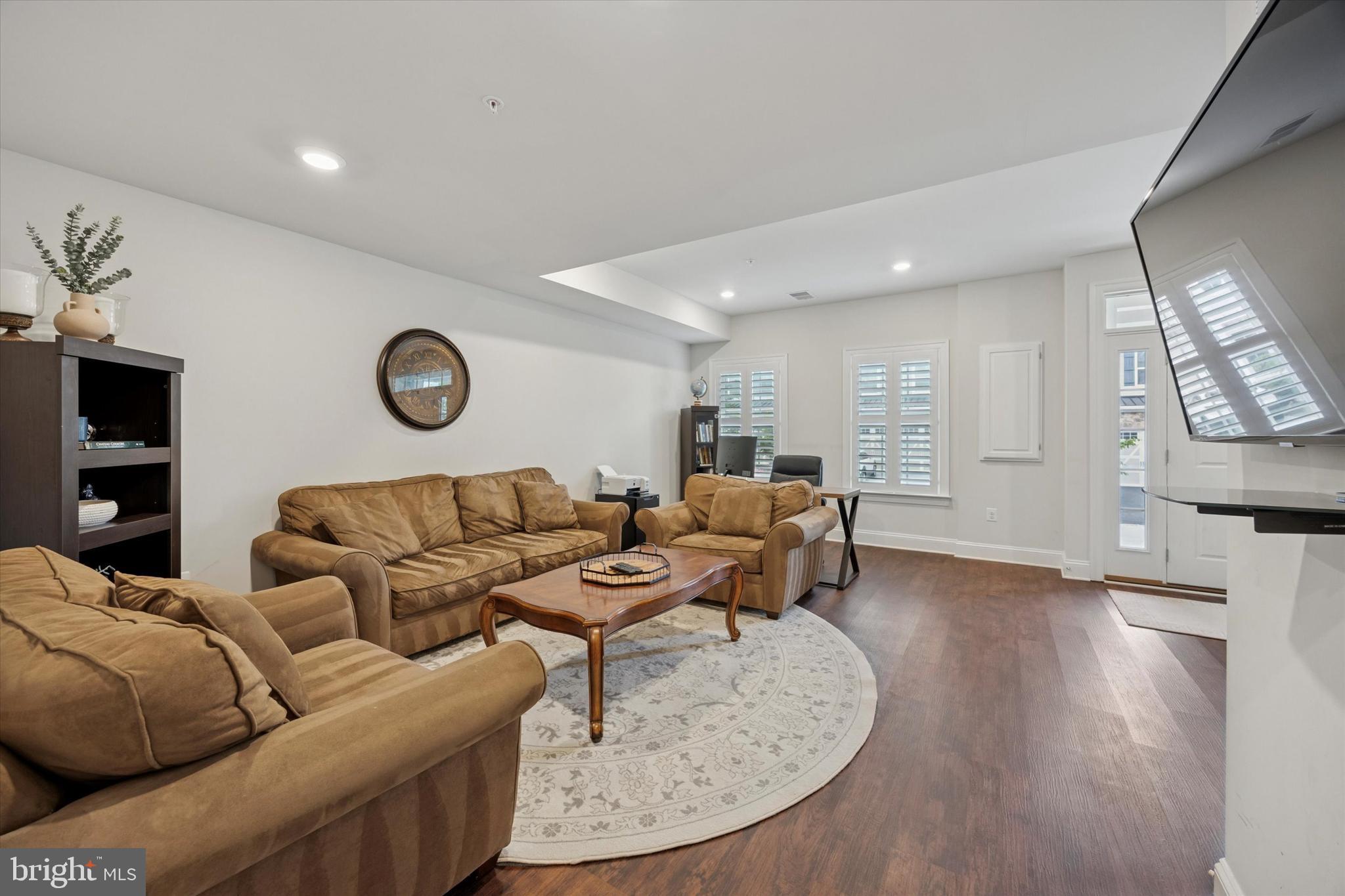 522 CLIFF LANE