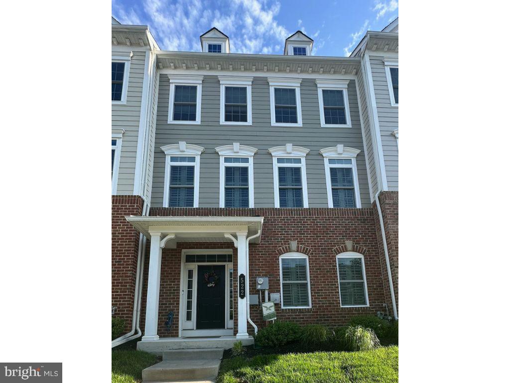 522 CLIFF LANE