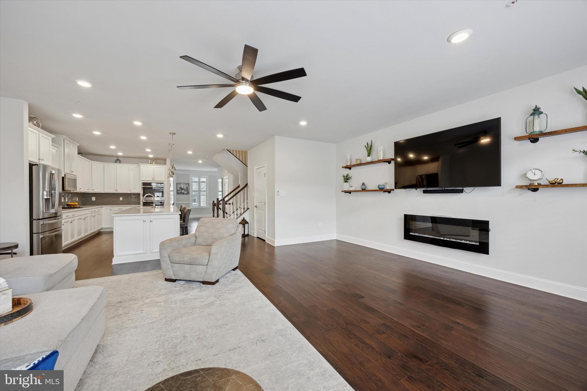 522 CLIFF LANE