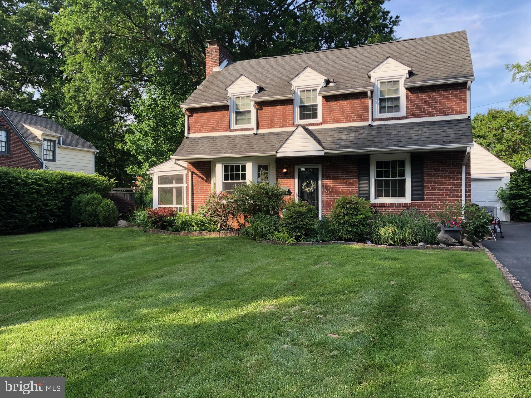 408 E COUNTRY CLUB LANE