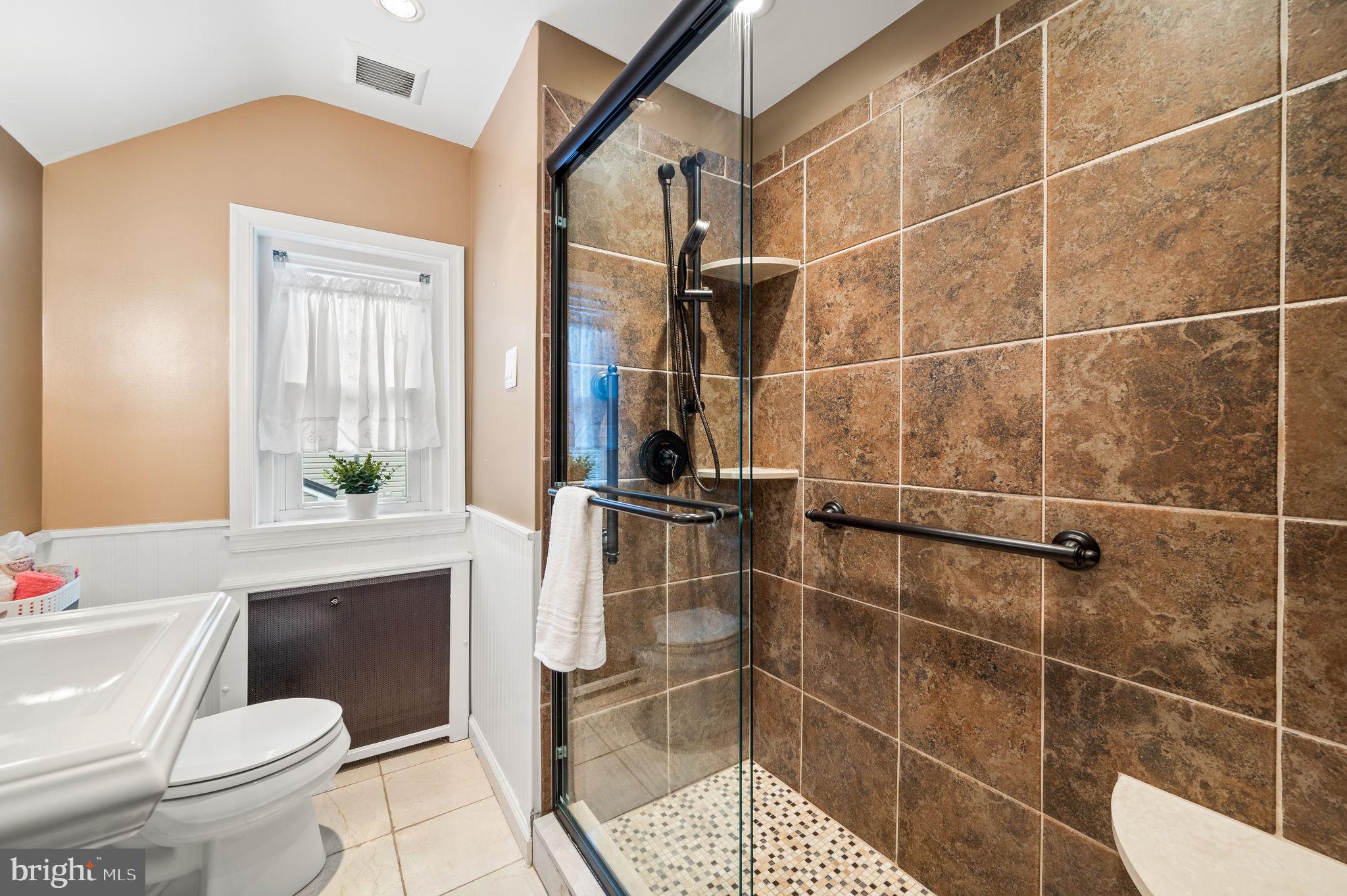 408 E COUNTRY CLUB LANE