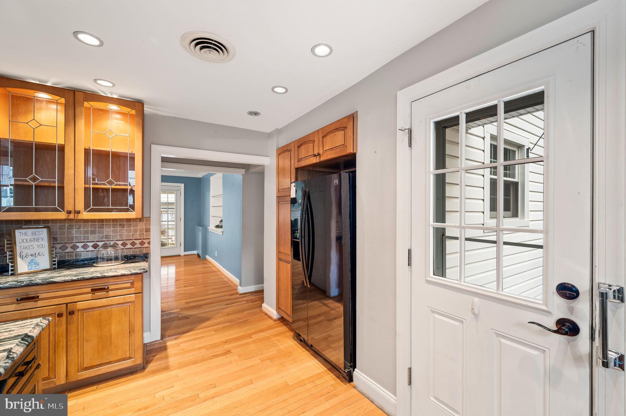 408 E COUNTRY CLUB LANE