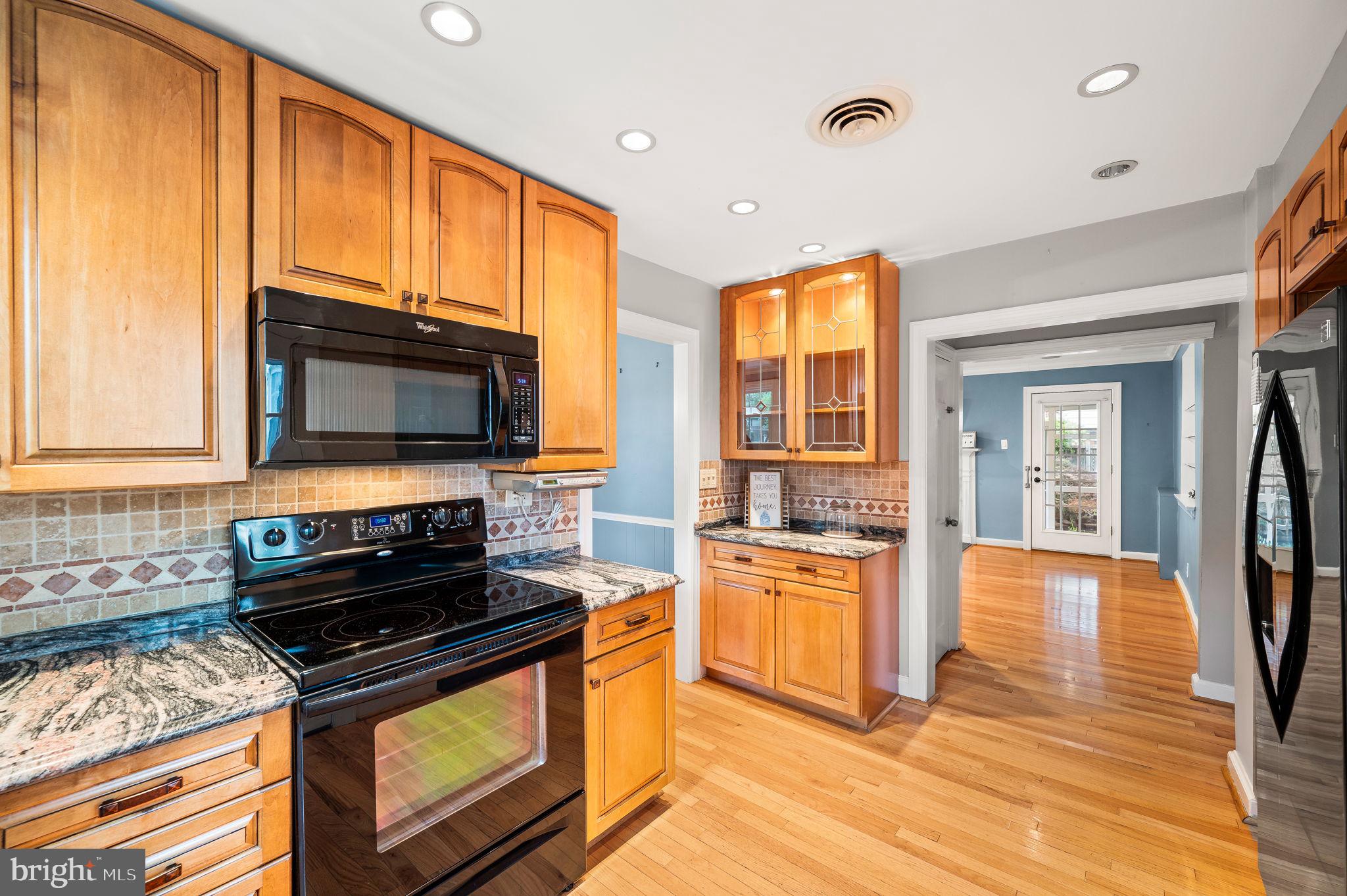 408 E COUNTRY CLUB LANE