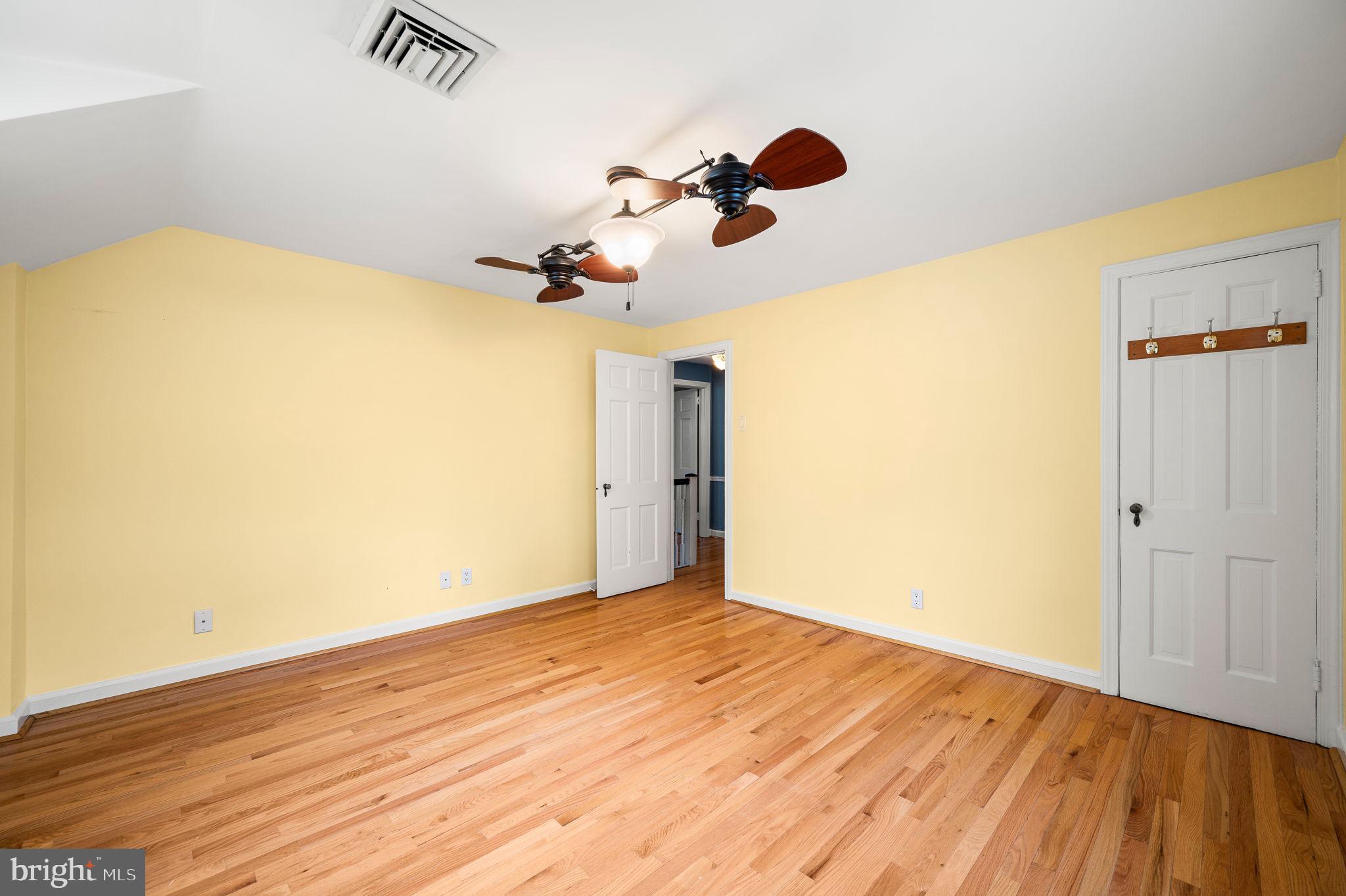 408 E COUNTRY CLUB LANE