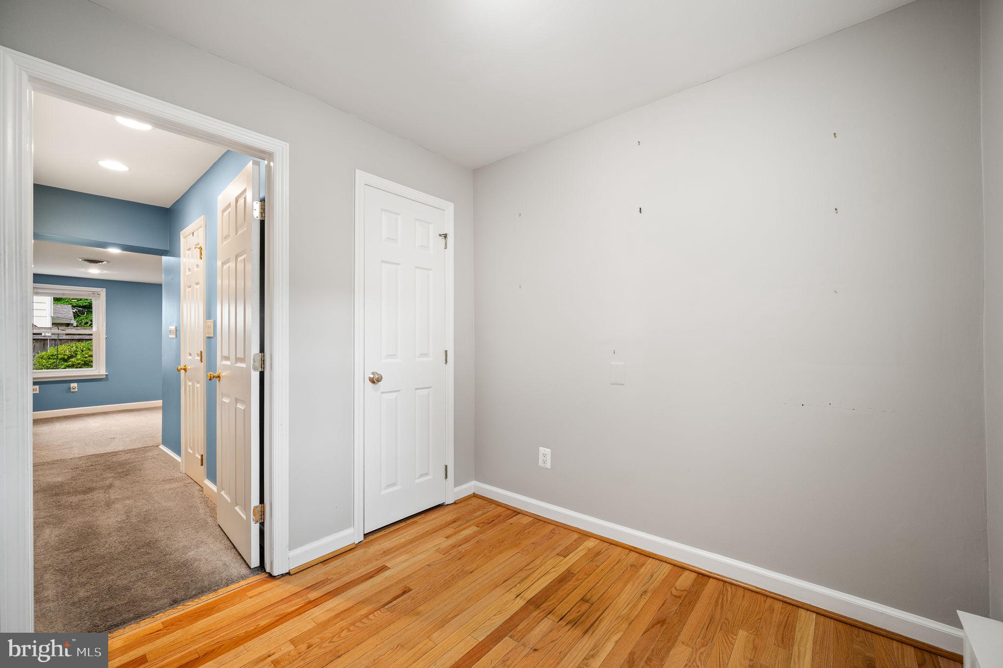 408 E COUNTRY CLUB LANE