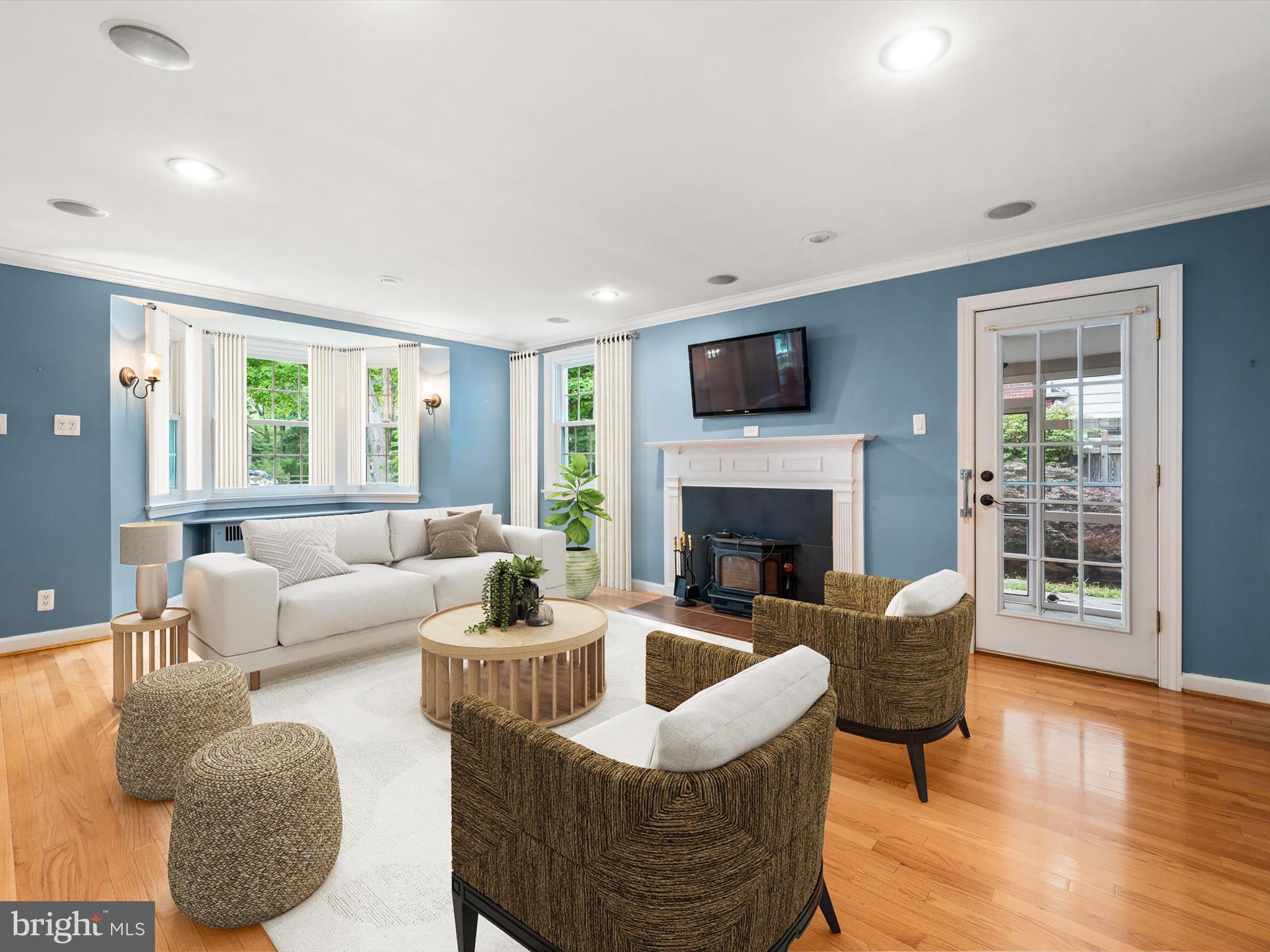 408 E COUNTRY CLUB LANE