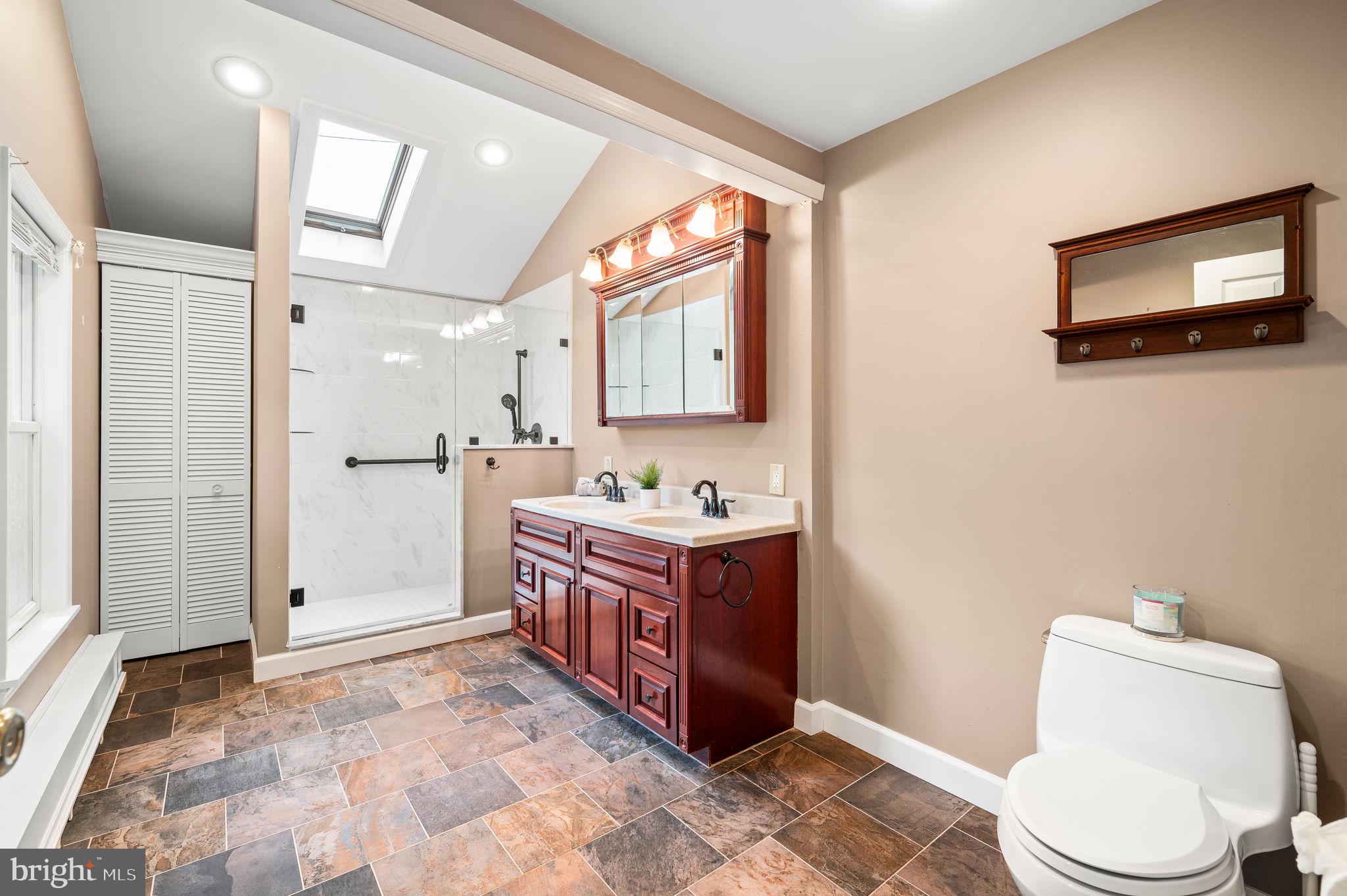 408 E COUNTRY CLUB LANE