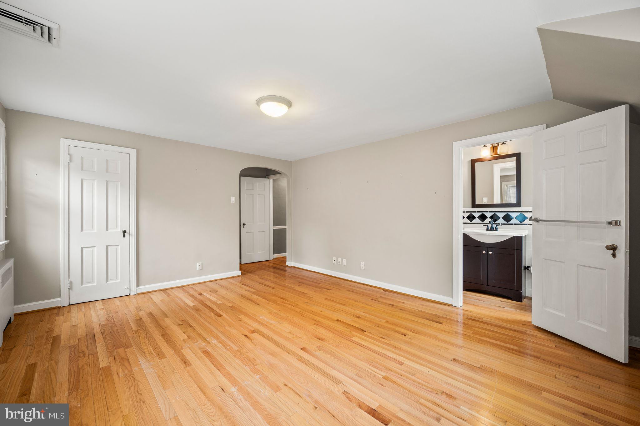 408 E COUNTRY CLUB LANE