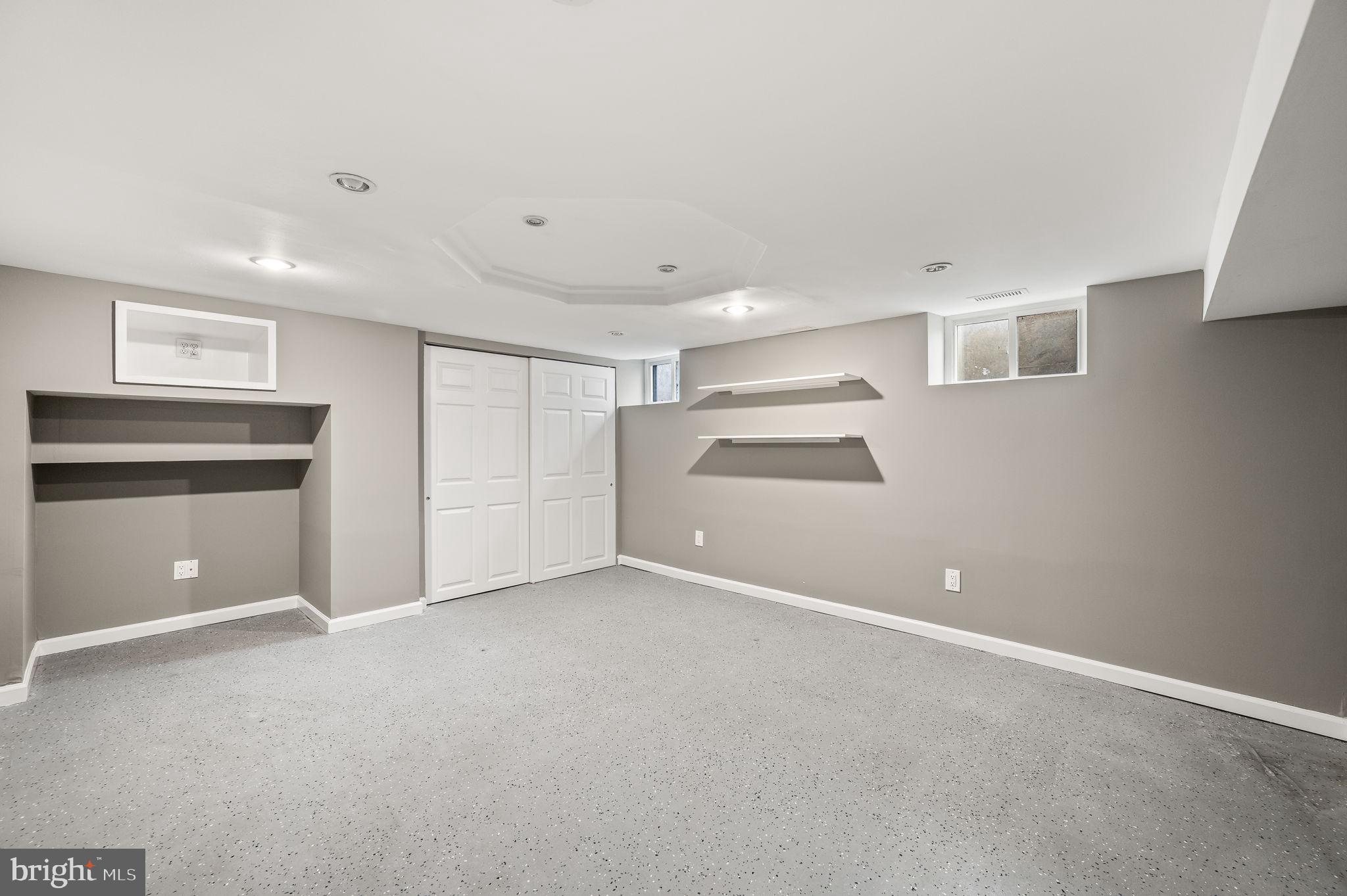 408 E COUNTRY CLUB LANE