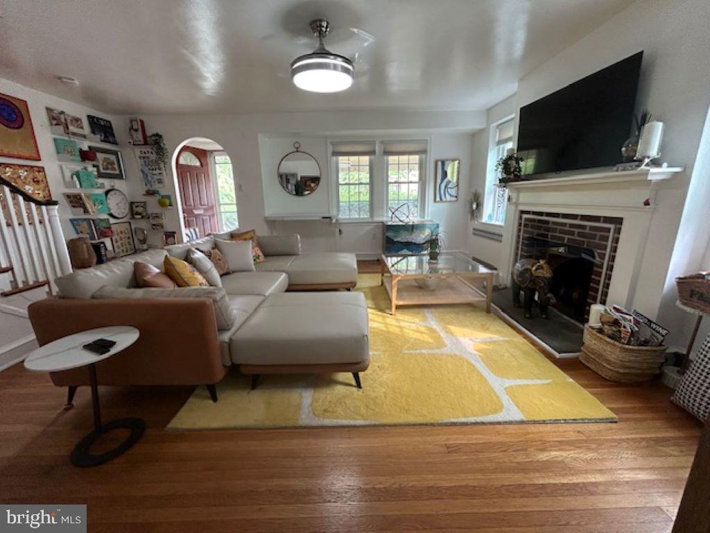 1407 SUFFOLK LANE