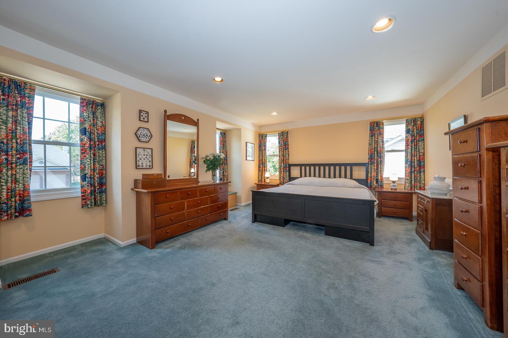 270 FREELAND DRIVE