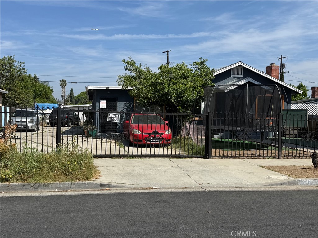 1231 W 104th