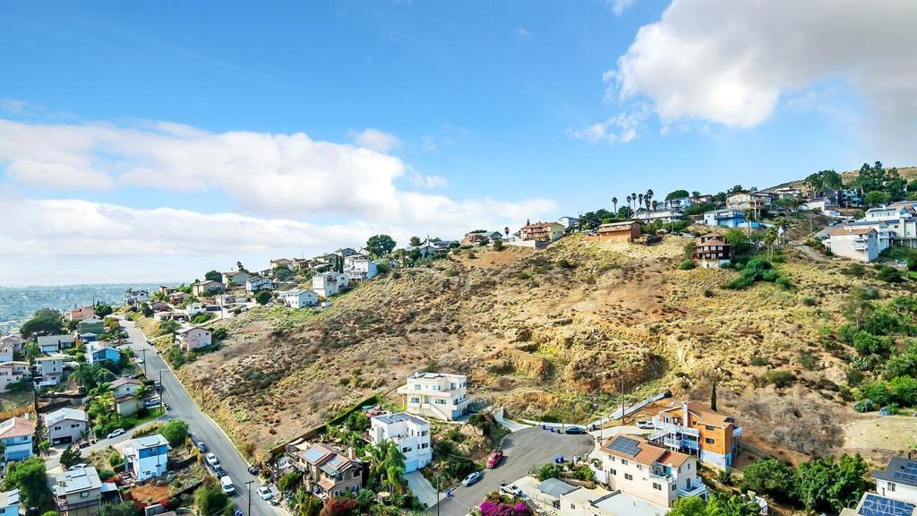 1430 La Presa Avenue