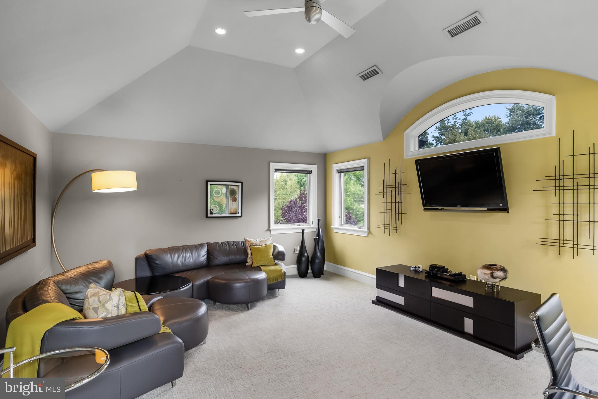 4 Southwood Dr