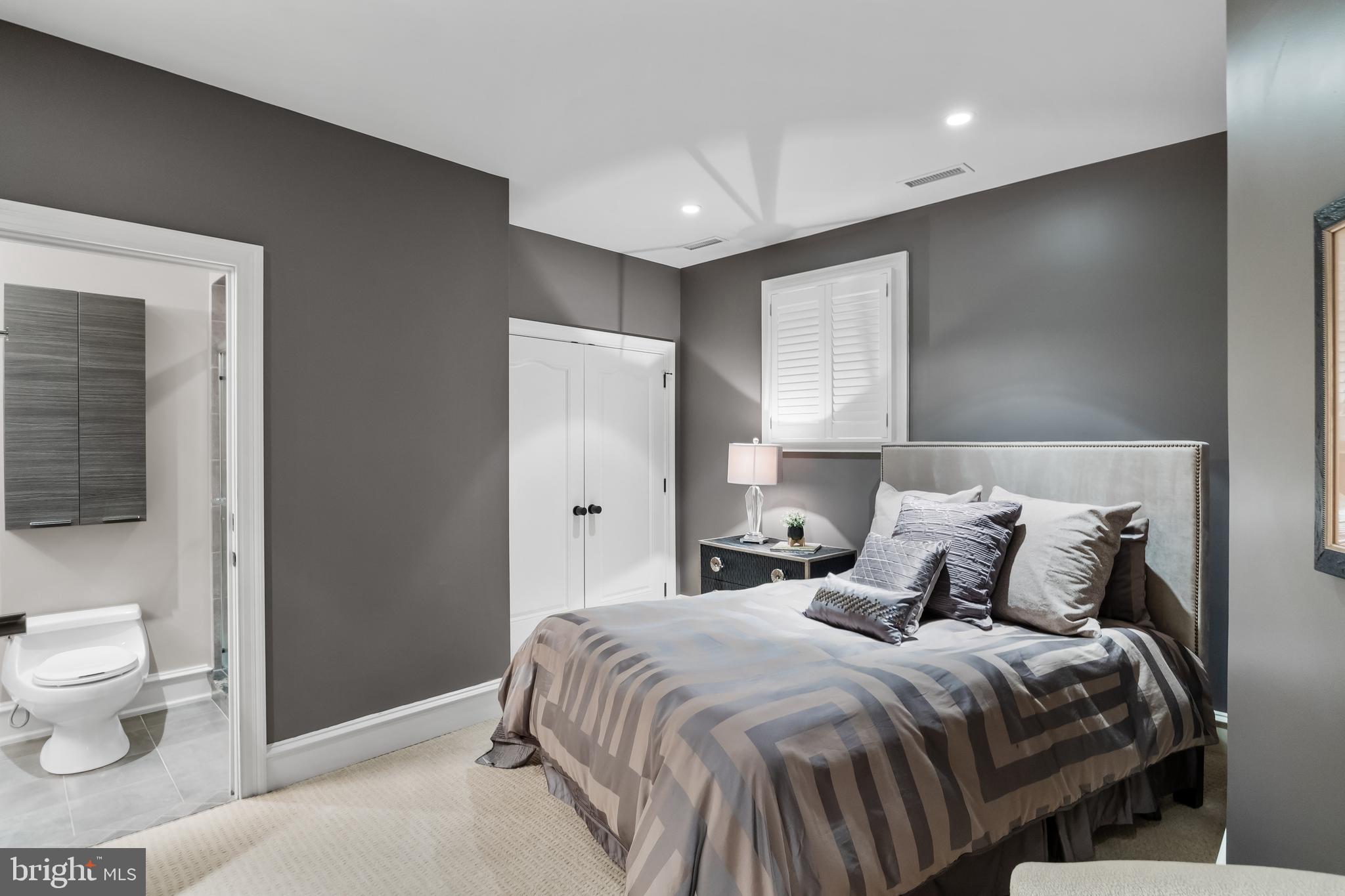 4 Southwood Dr