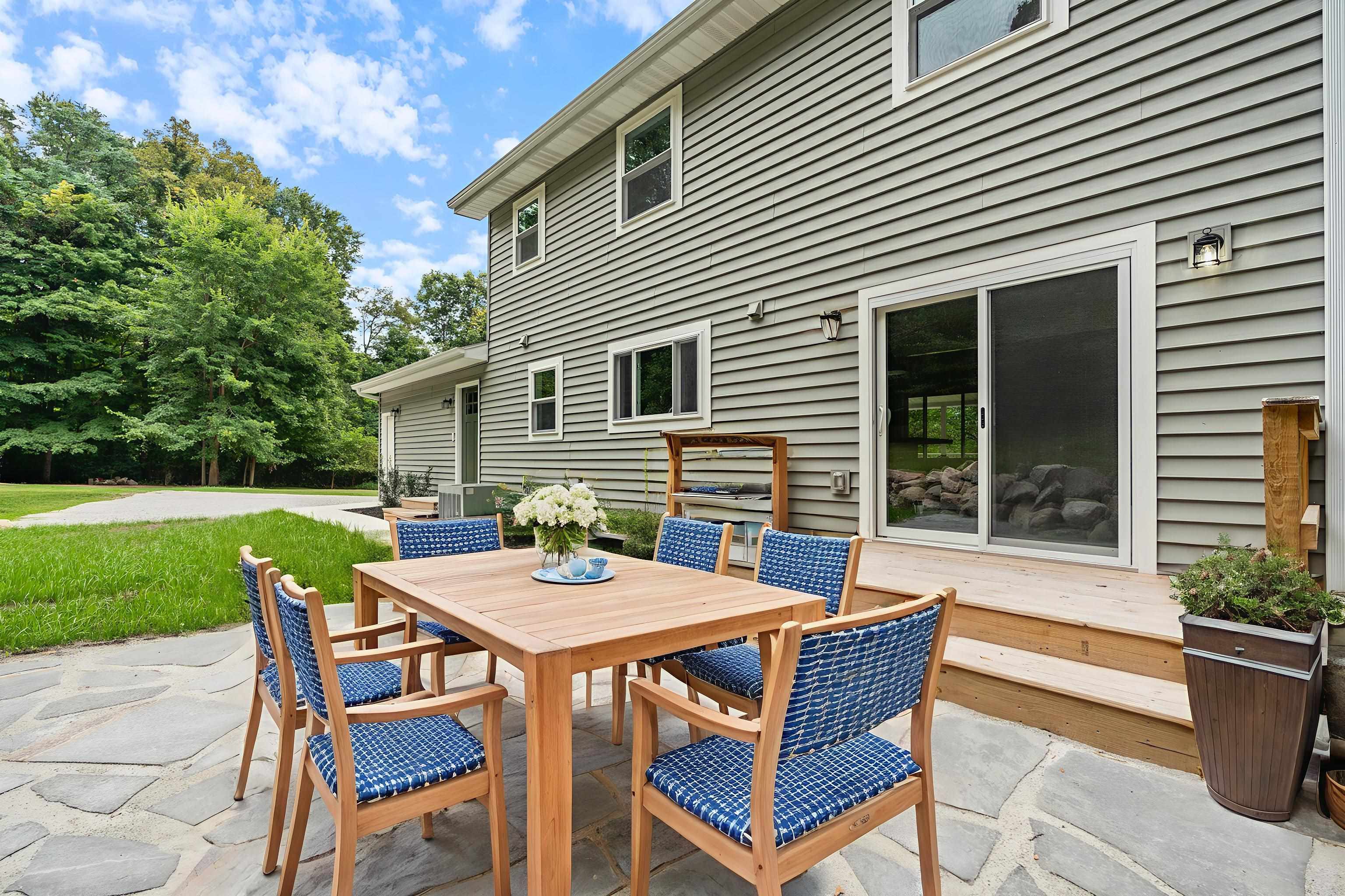 6958 N Kalorama Road