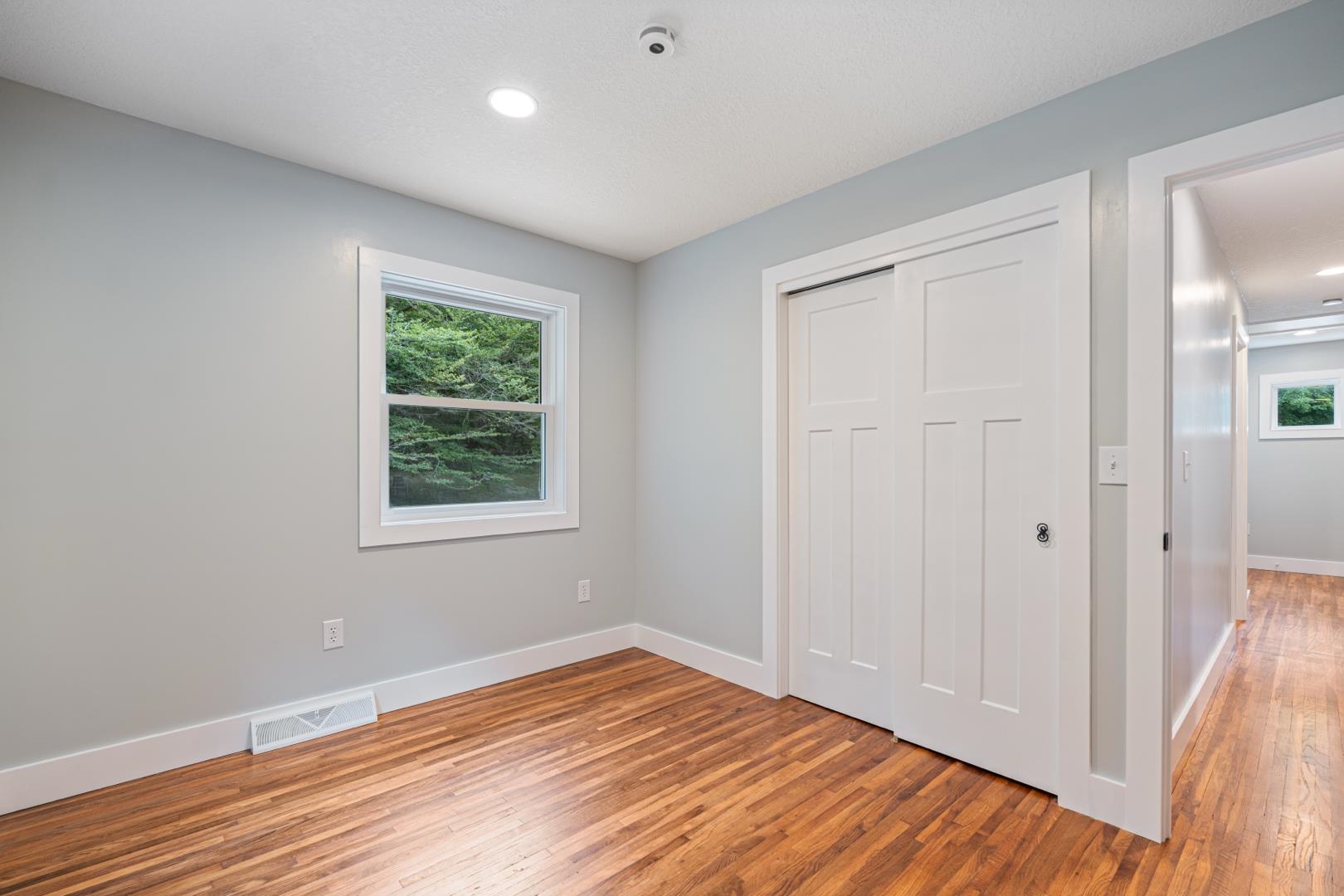 6958 N Kalorama Road