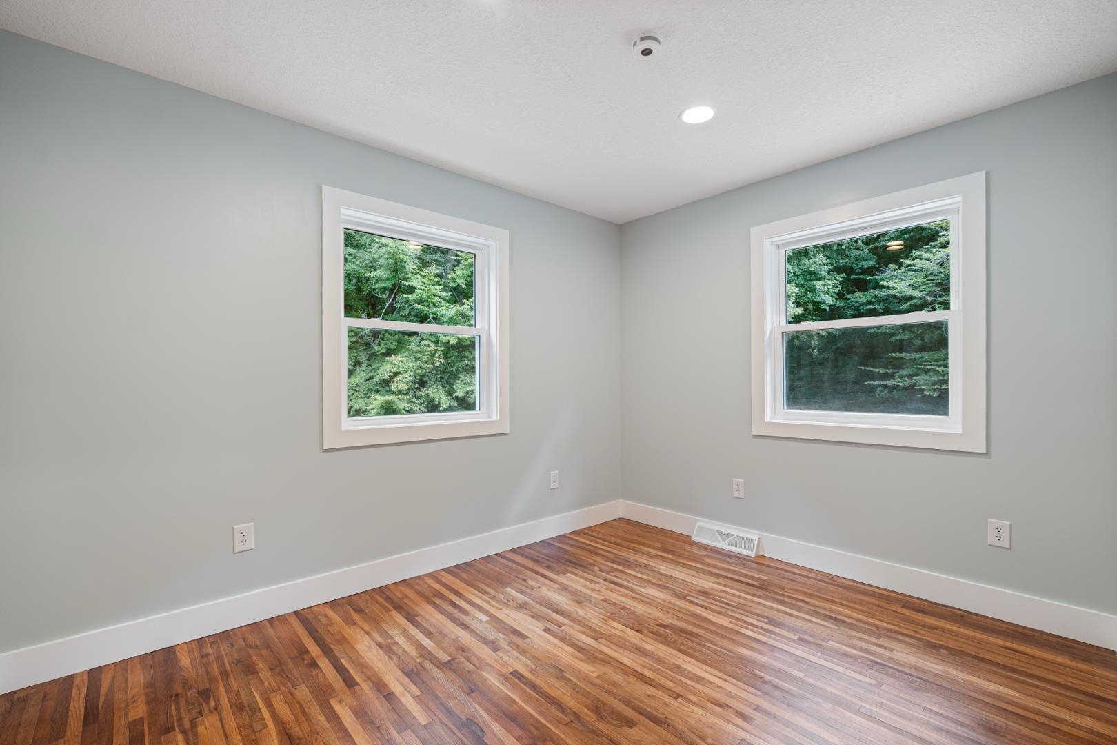 6958 N Kalorama Road