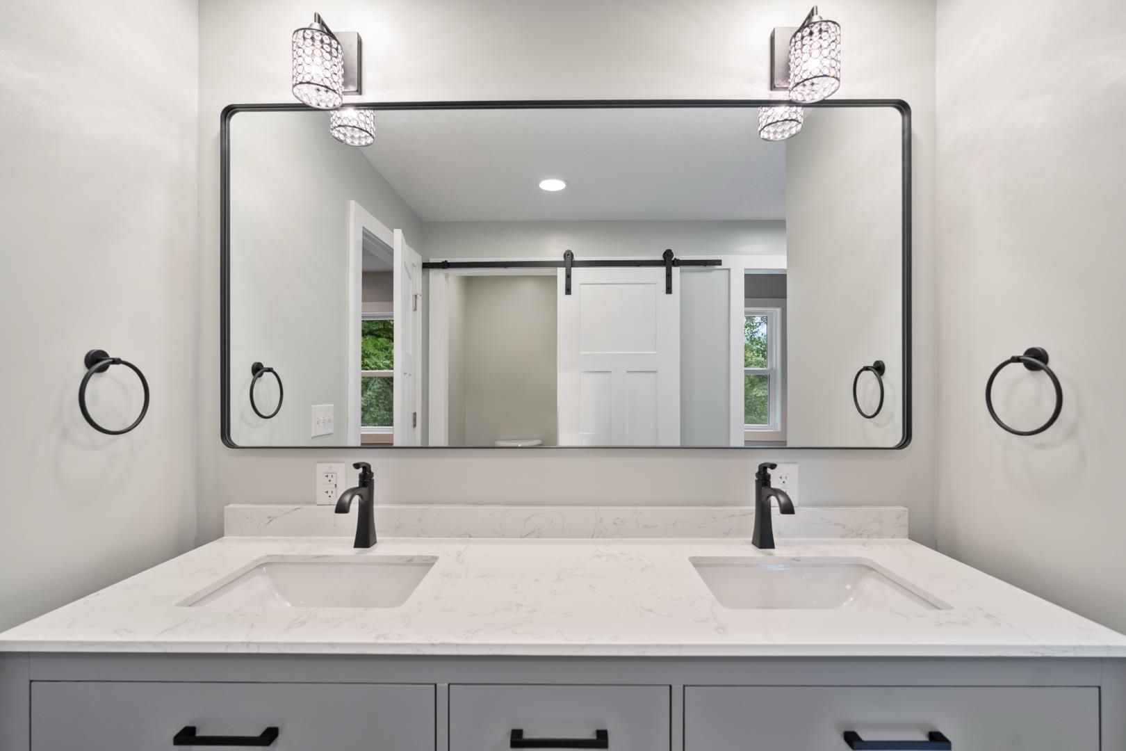 6958 N Kalorama Road