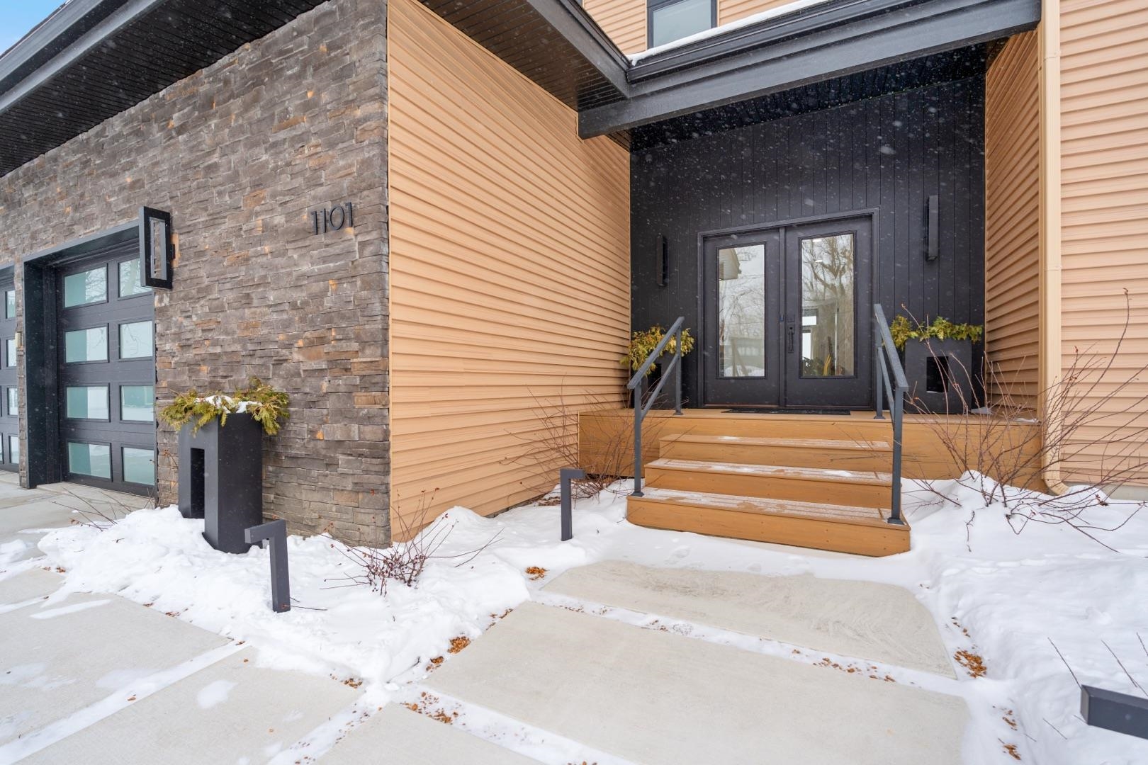 1101 Country Club Lane