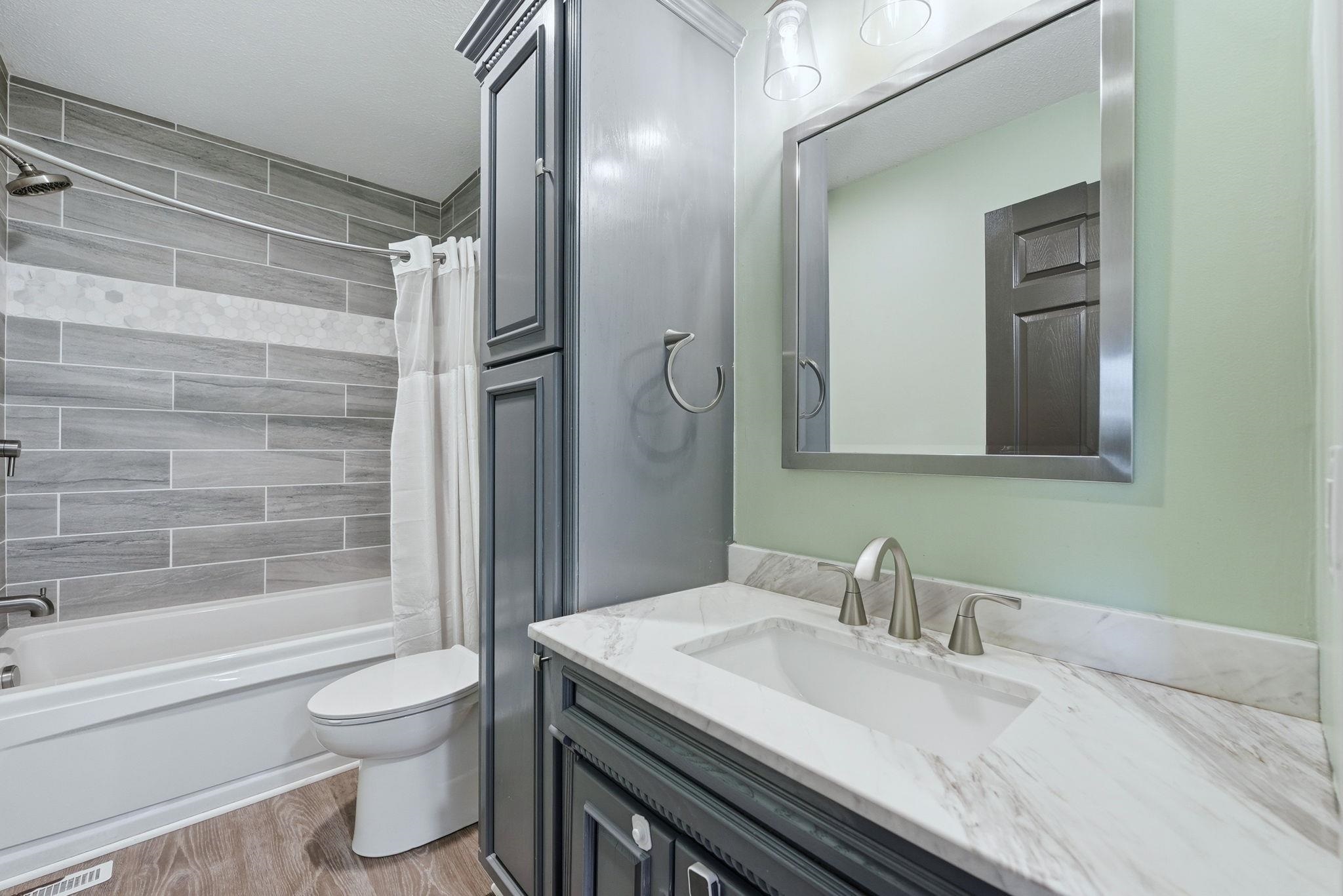 2438 S Woodland Trail