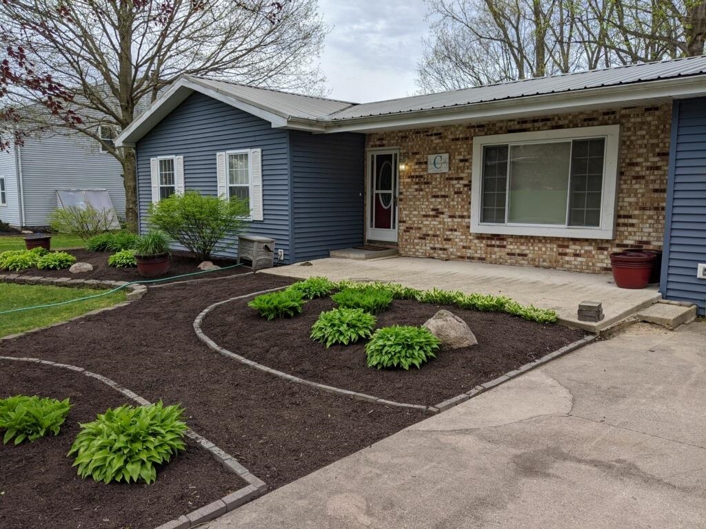 2438 S Woodland Trail