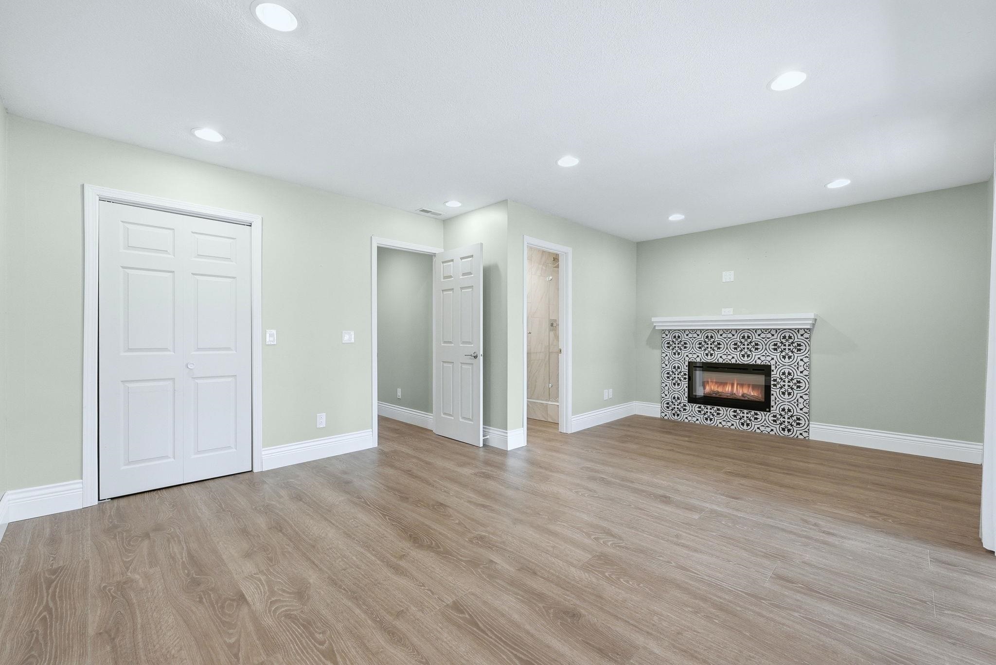 2438 S Woodland Trail