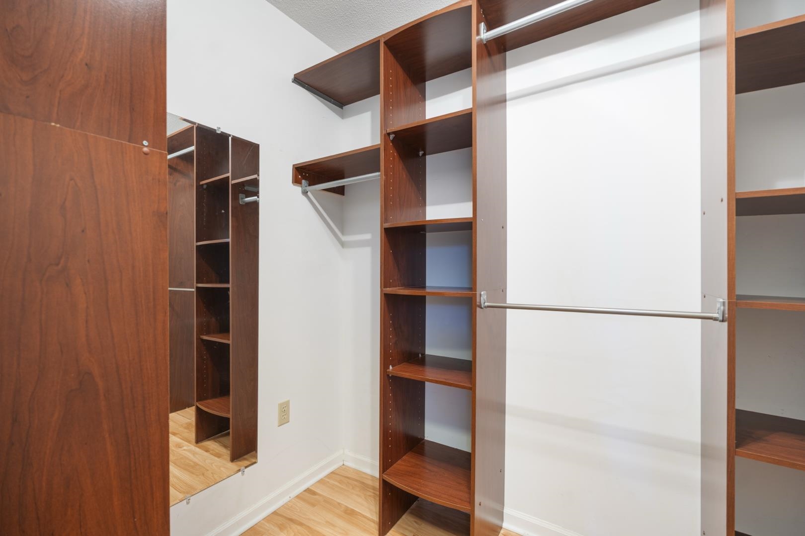 800 E Arthur Street Unit: 1A
