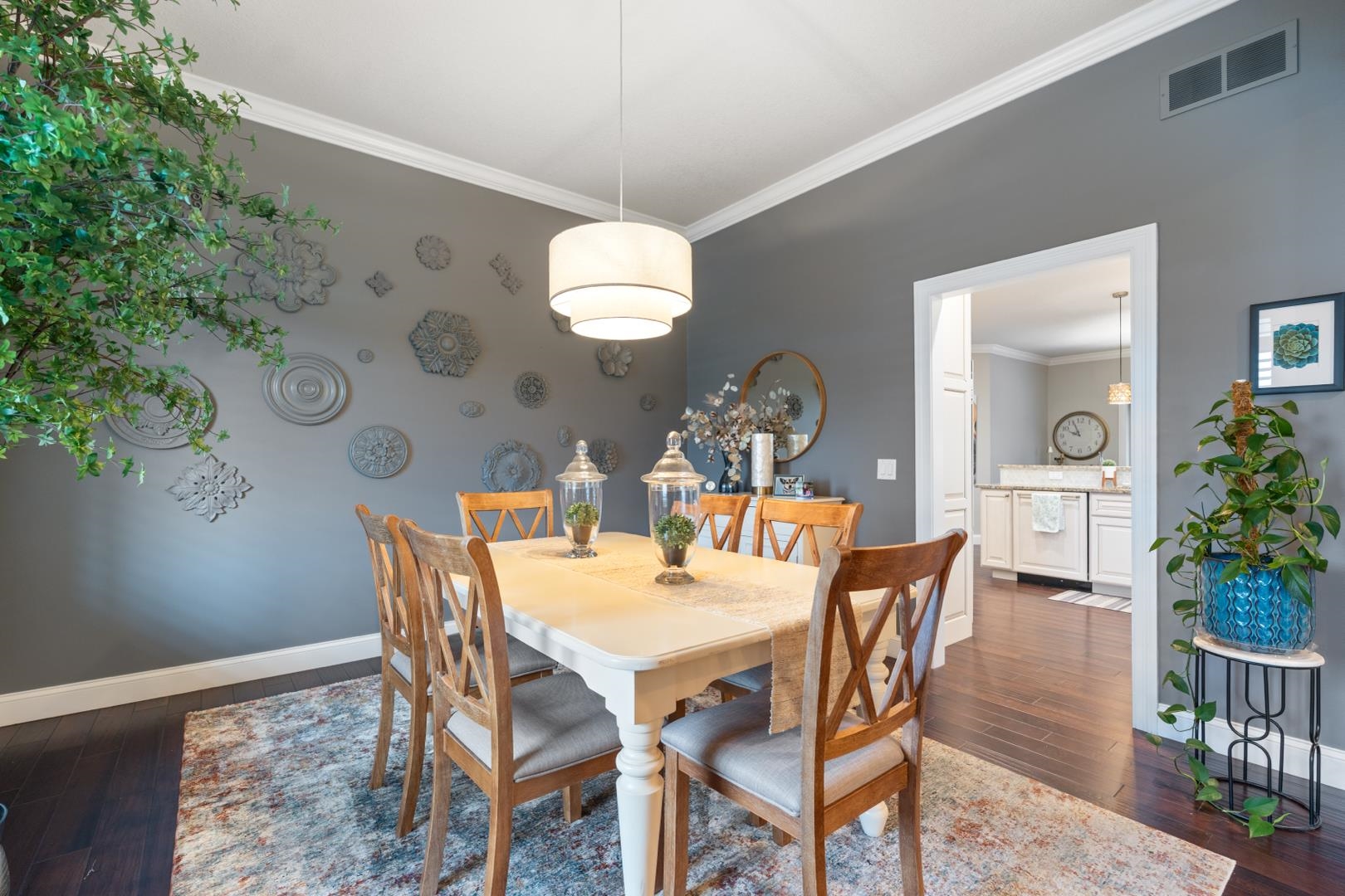 133 E Barrington Place