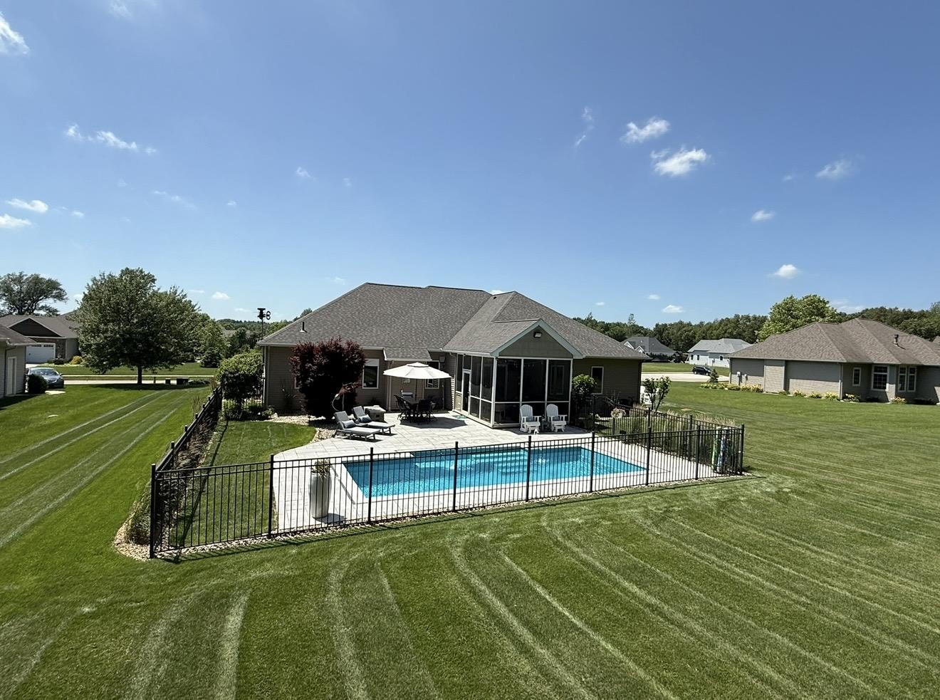 133 E Barrington Place