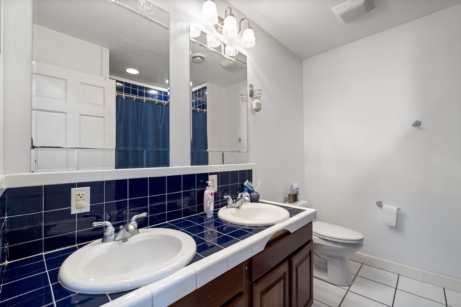 5185 Sawgrass Lane