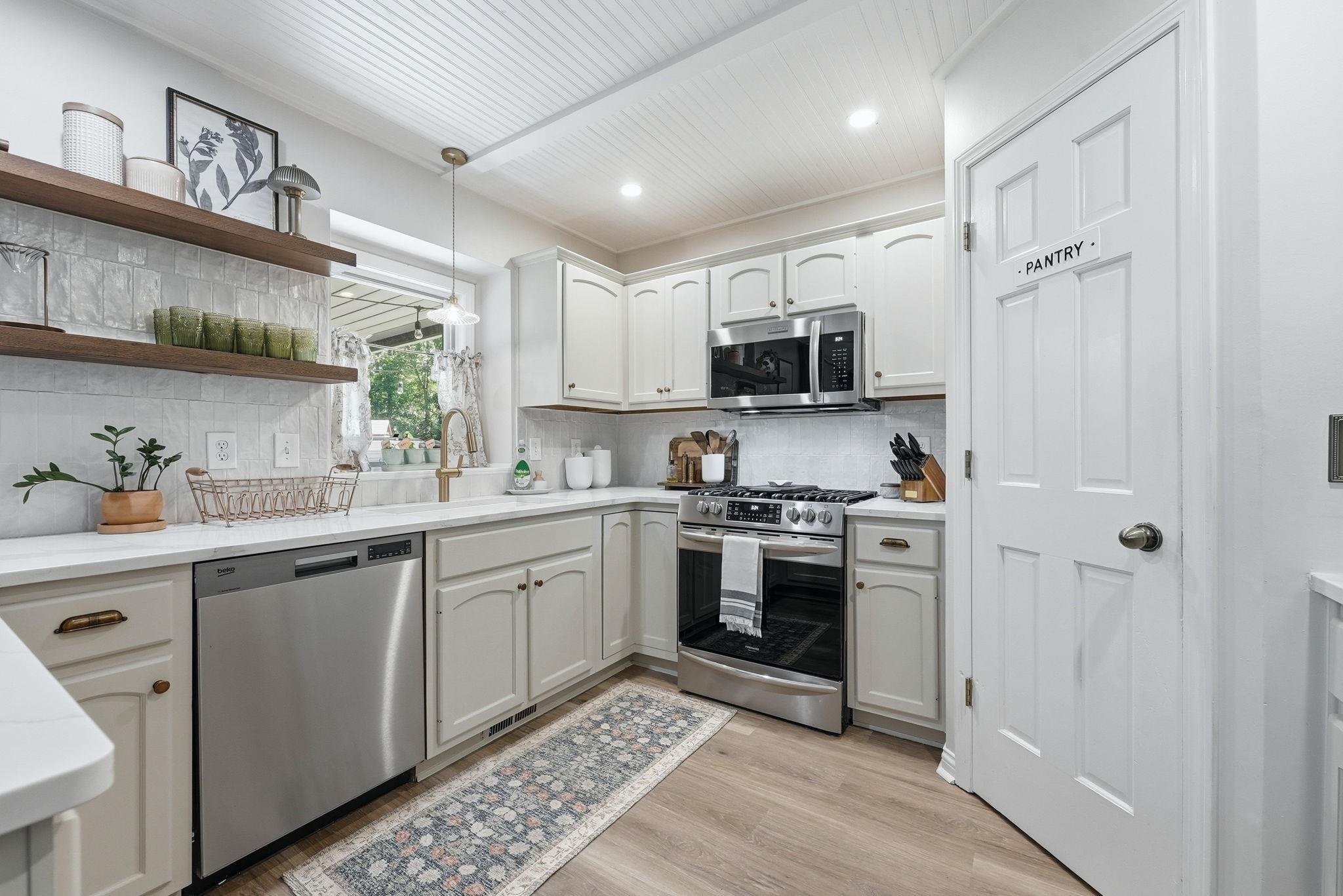 10412 Sun Hollow Place