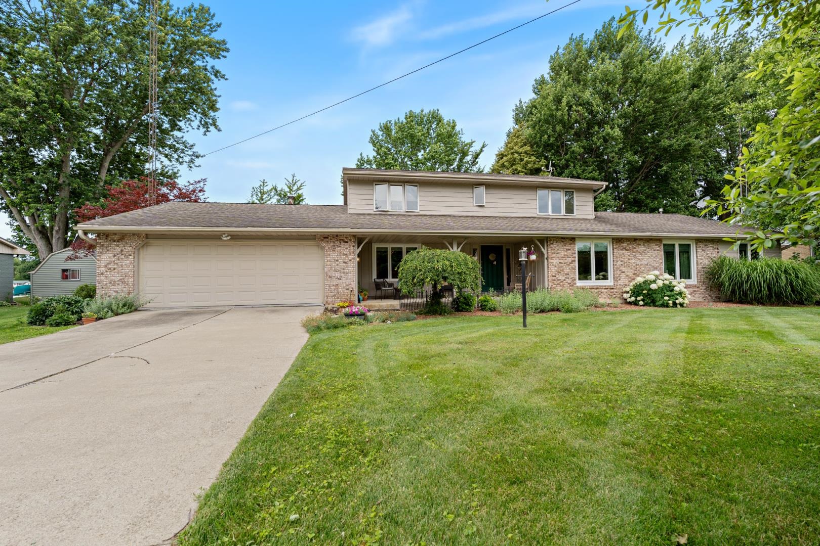 2127 Bluewater Drives