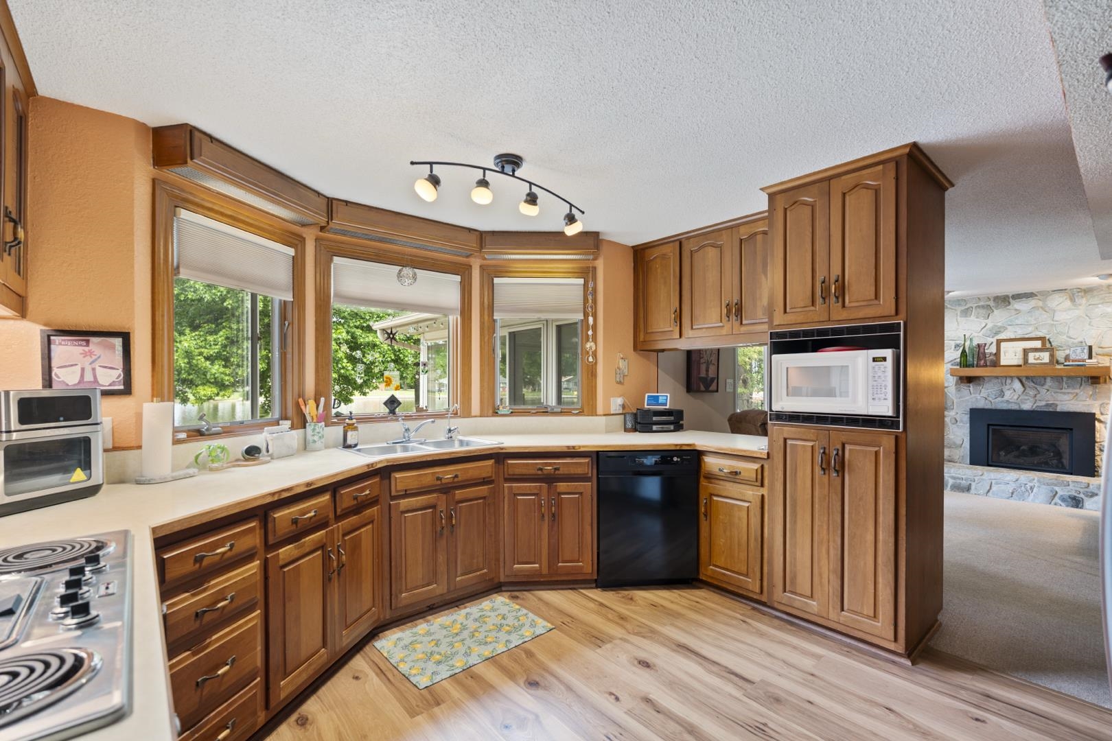 2127 Bluewater Drives