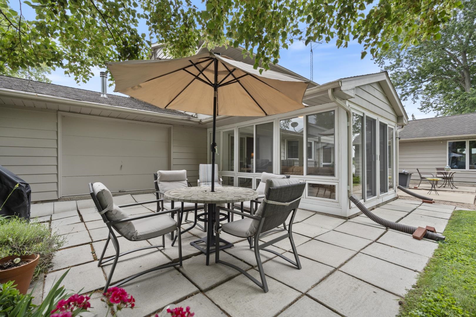 2127 Bluewater Drives