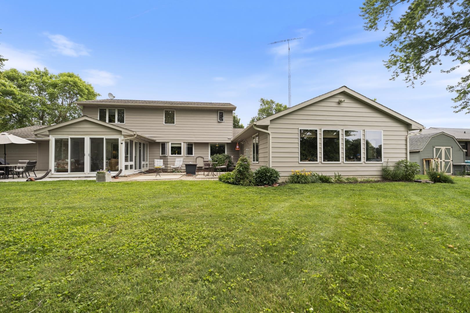 2127 Bluewater Drives