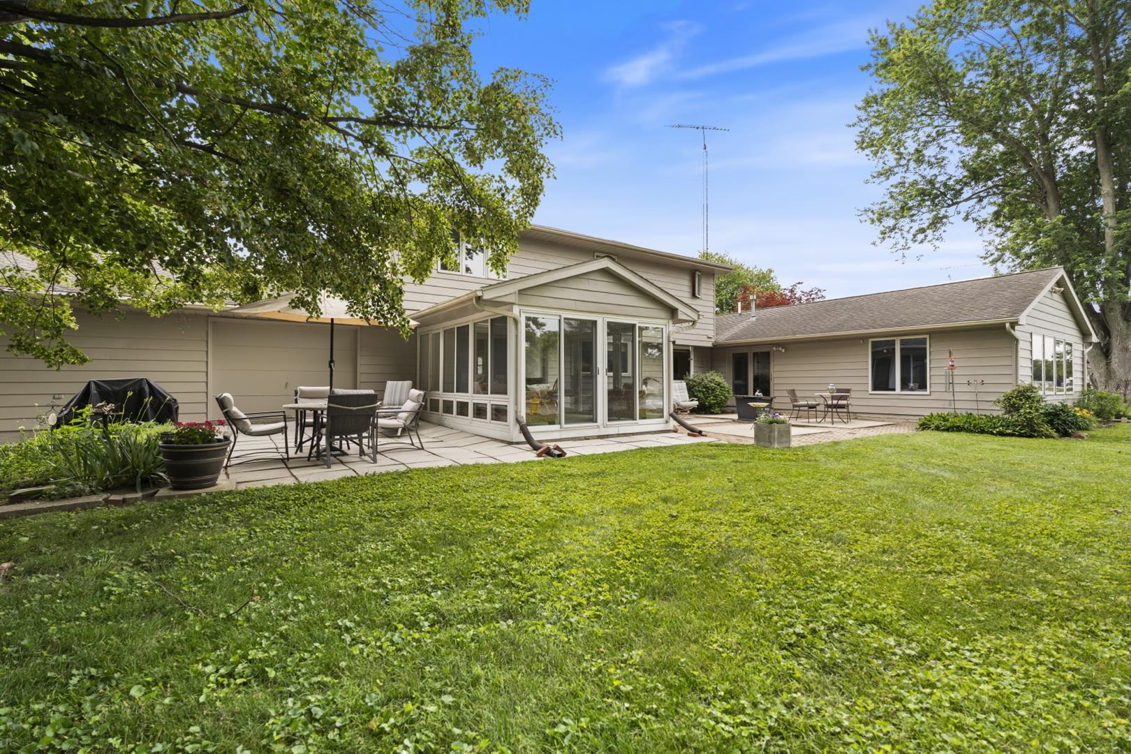 2127 Bluewater Drives