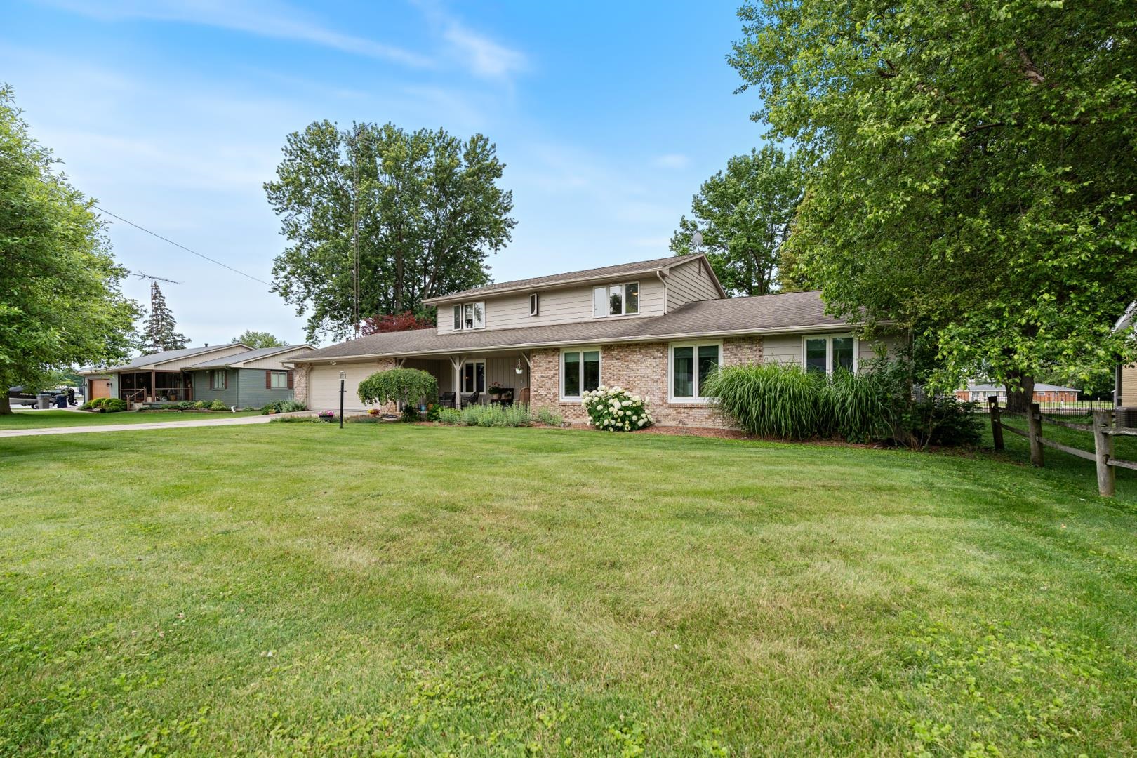 2127 Bluewater Drives
