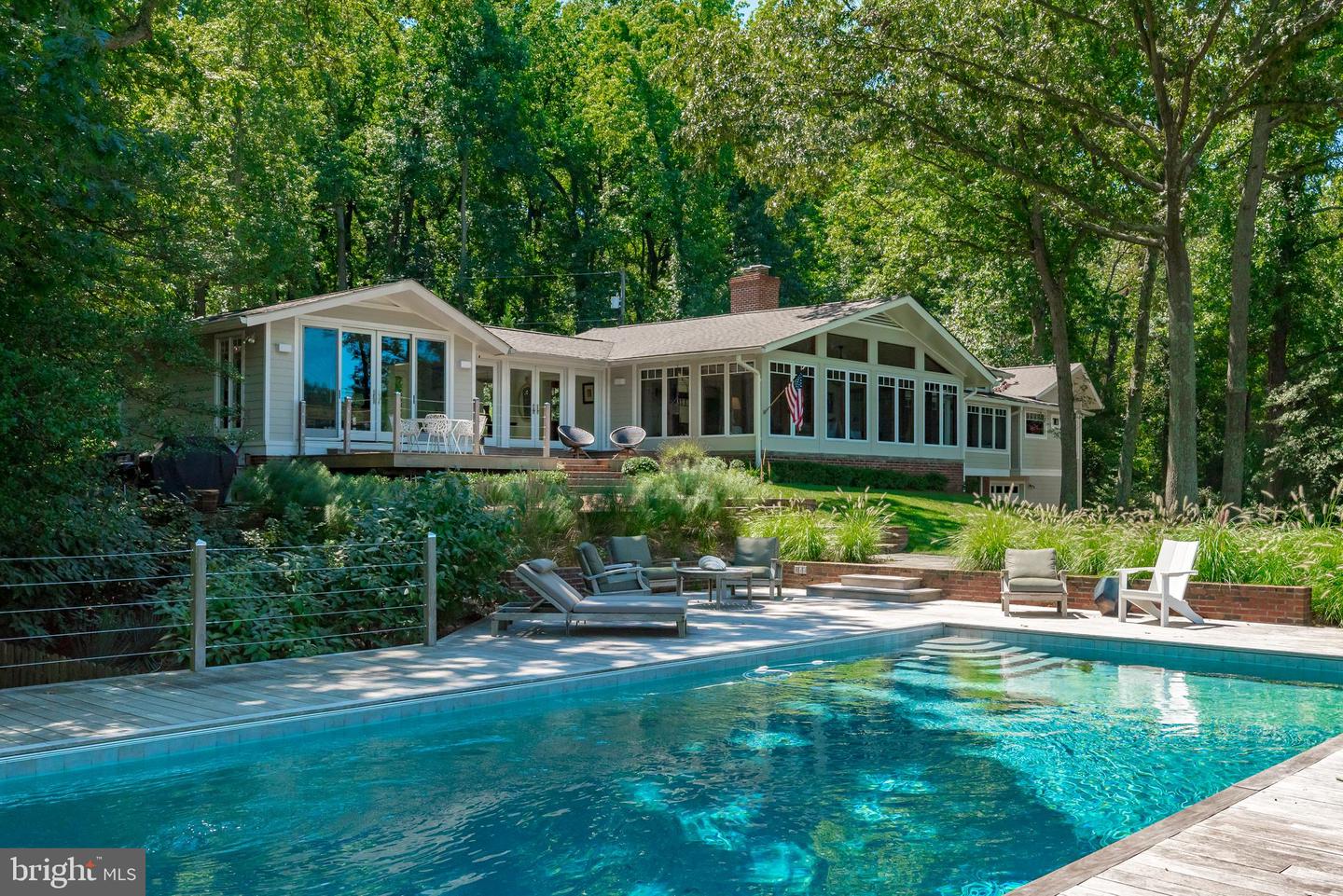 197 W LAKE DRIVE