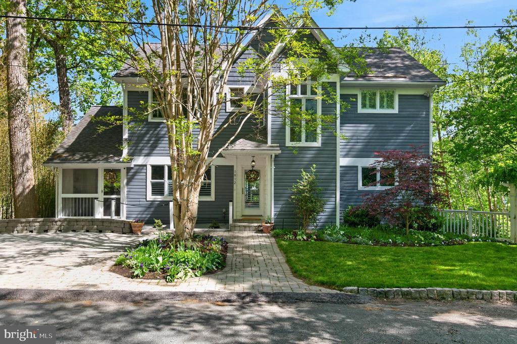 1812 SHORE DRIVE