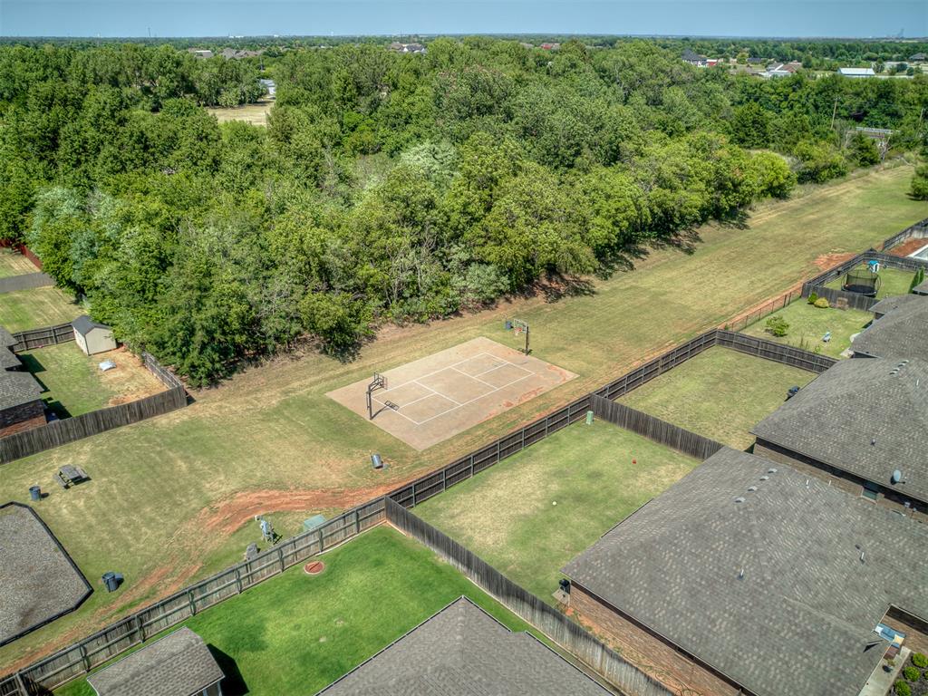 1216 N Taylor Way