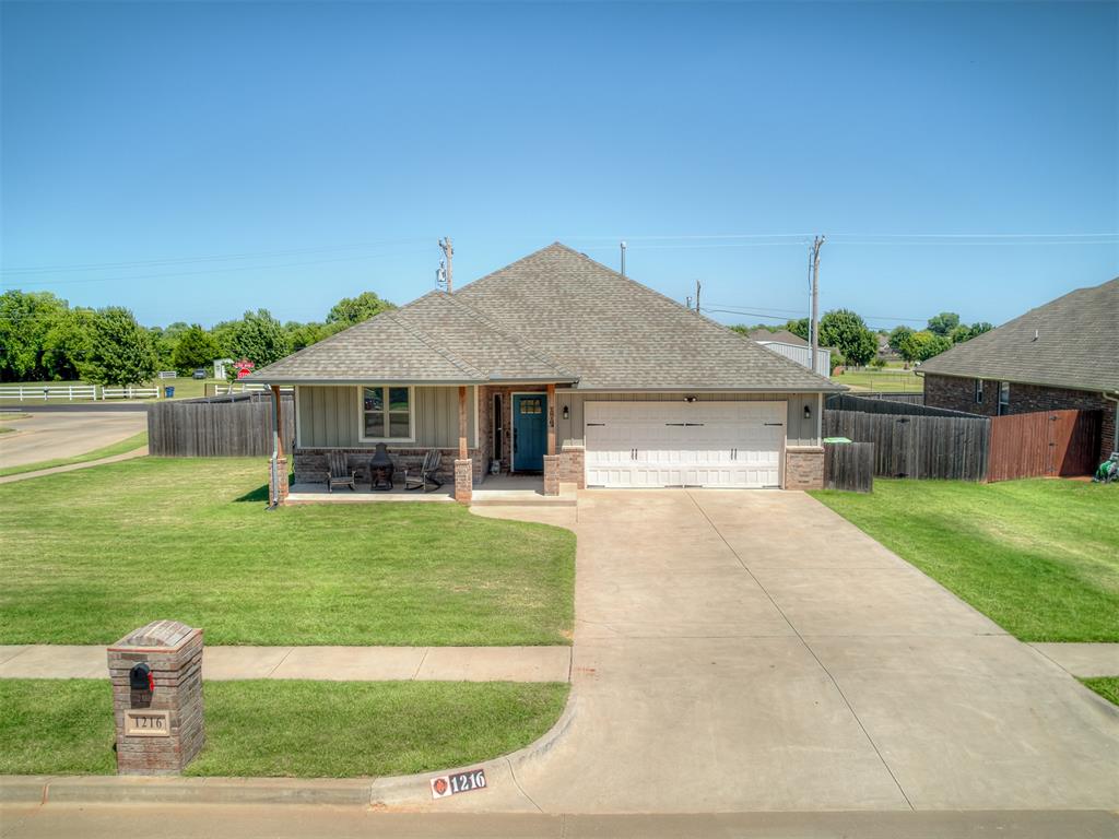 1216 N Taylor Way
