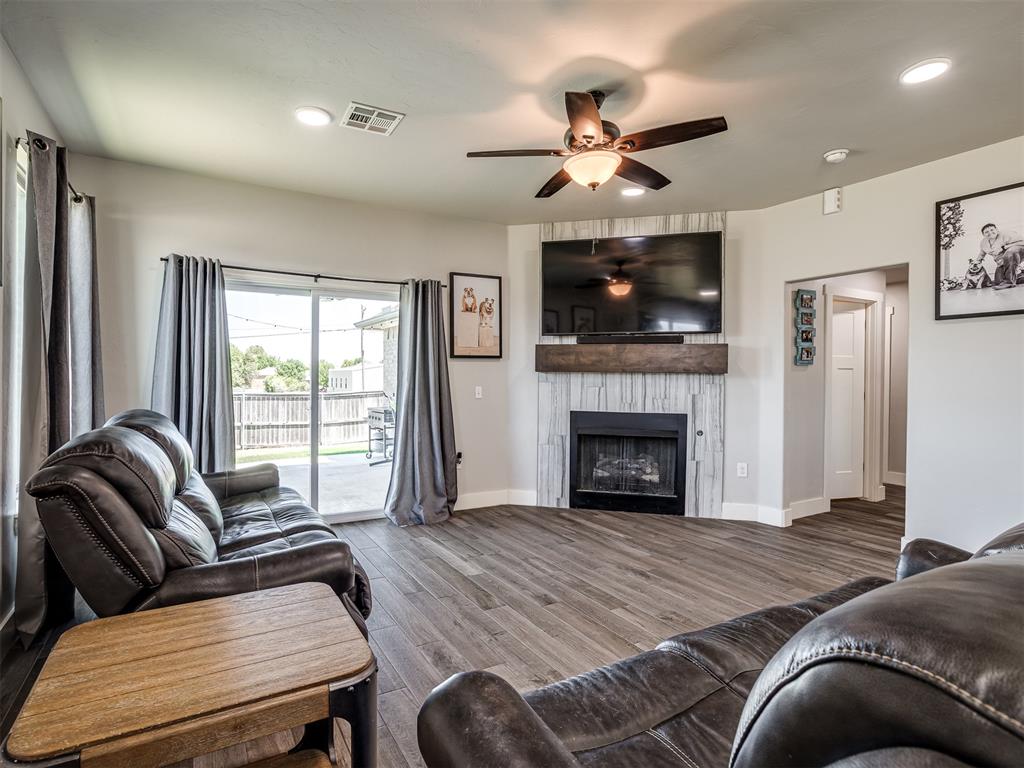 1216 N Taylor Way
