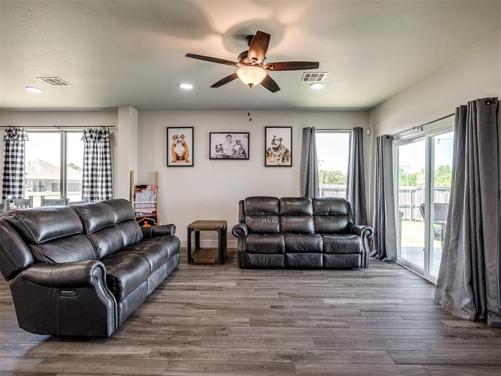 1216 N Taylor Way