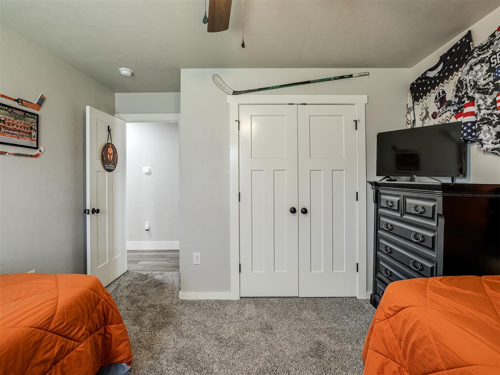 1216 N Taylor Way