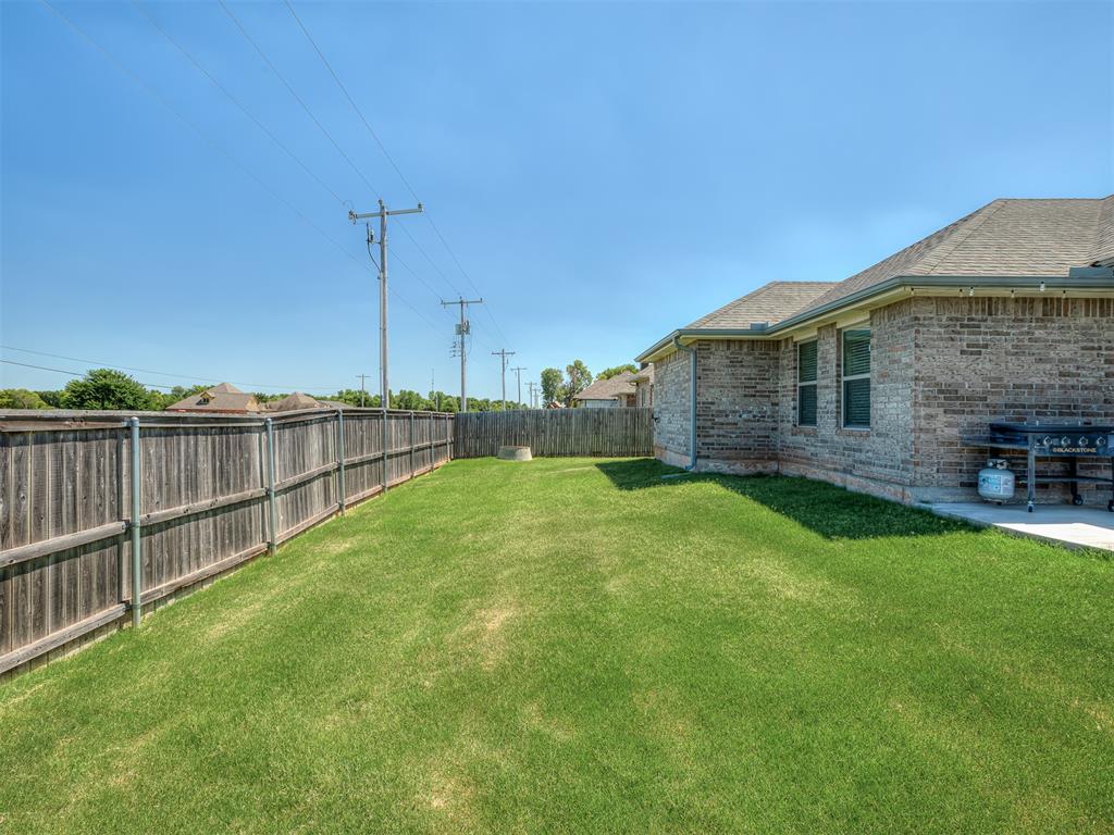 1216 N Taylor Way
