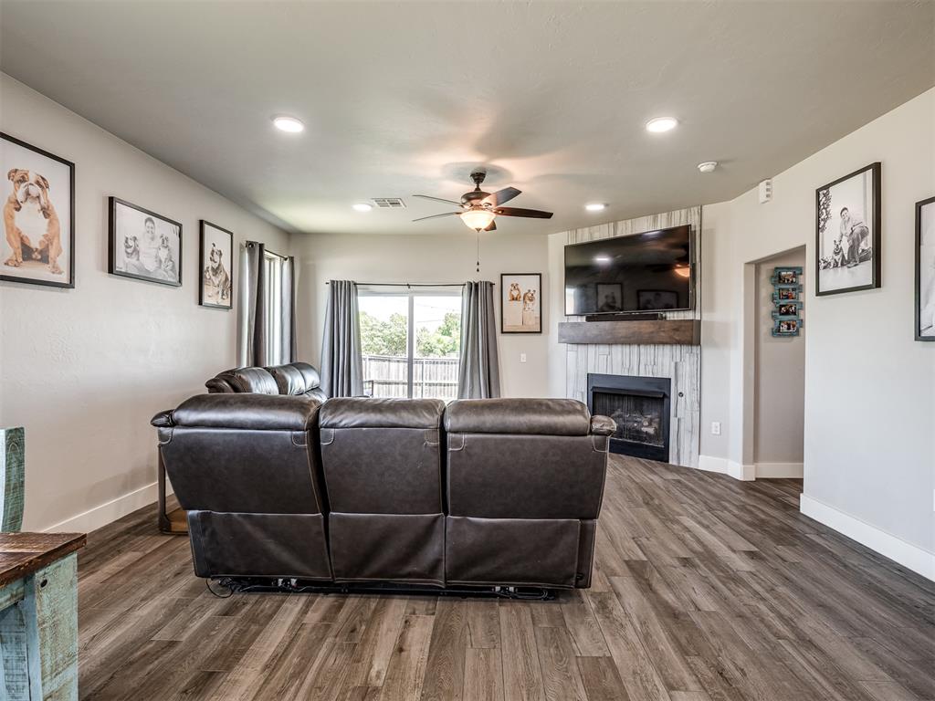 1216 N Taylor Way