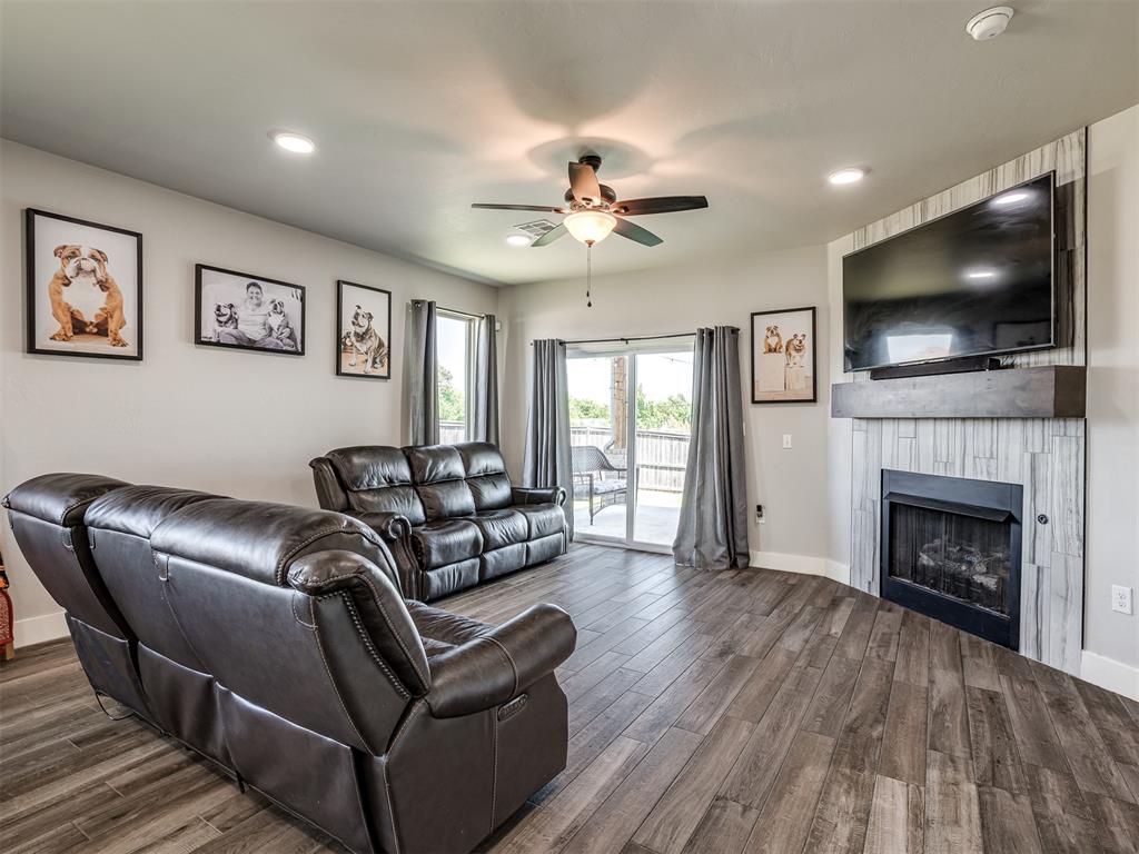 1216 N Taylor Way
