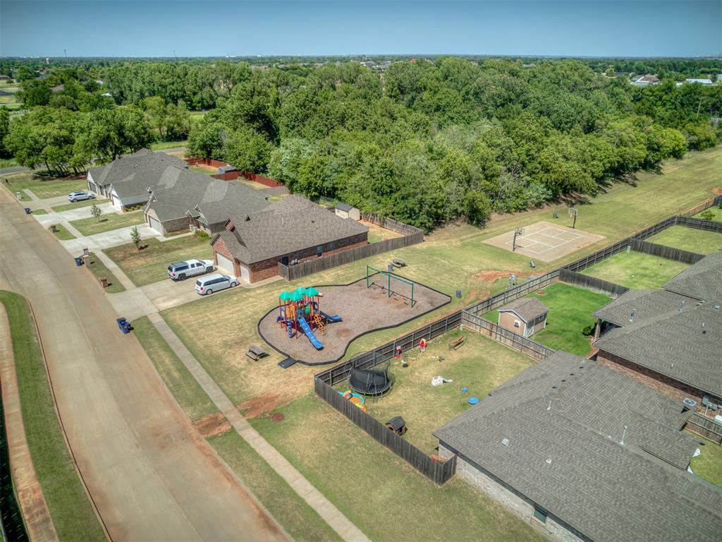 1216 N Taylor Way